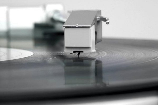 Denon DP-29F Pilak Çalar Gri