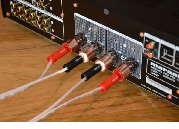 QED QE-1810 Airloc ABS 4mm Banana Konnektör (1 Kırmızı + 1 Siyah)