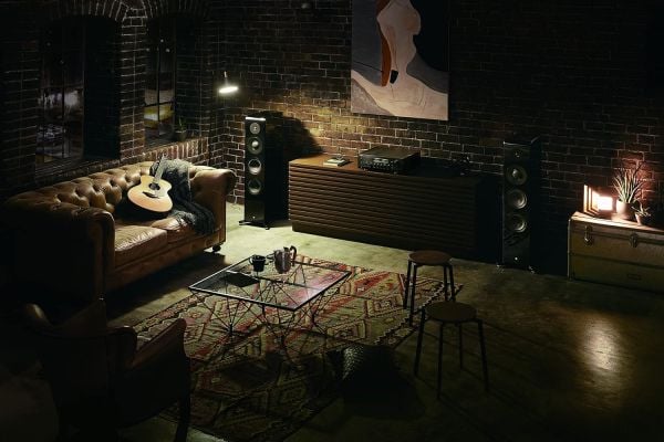 Yamaha R-N2000A MusicCast Network Stereo Receiver Gümüş
